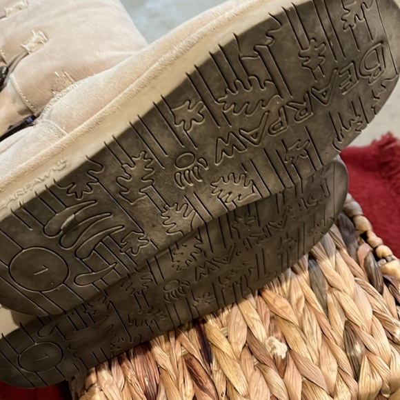 Womens like new warm insulated Bearpaw high boot size 7 - Picture 5 of 6